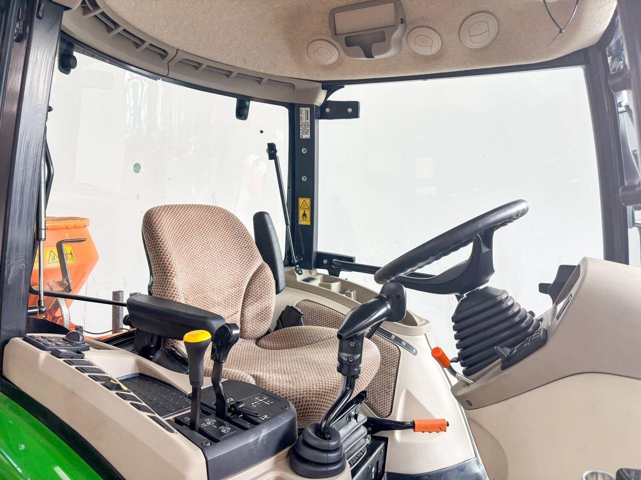 Kommunaltraktor des Typs John Deere 3046R, Gebrauchtmaschine in Beckum (Bild 10)