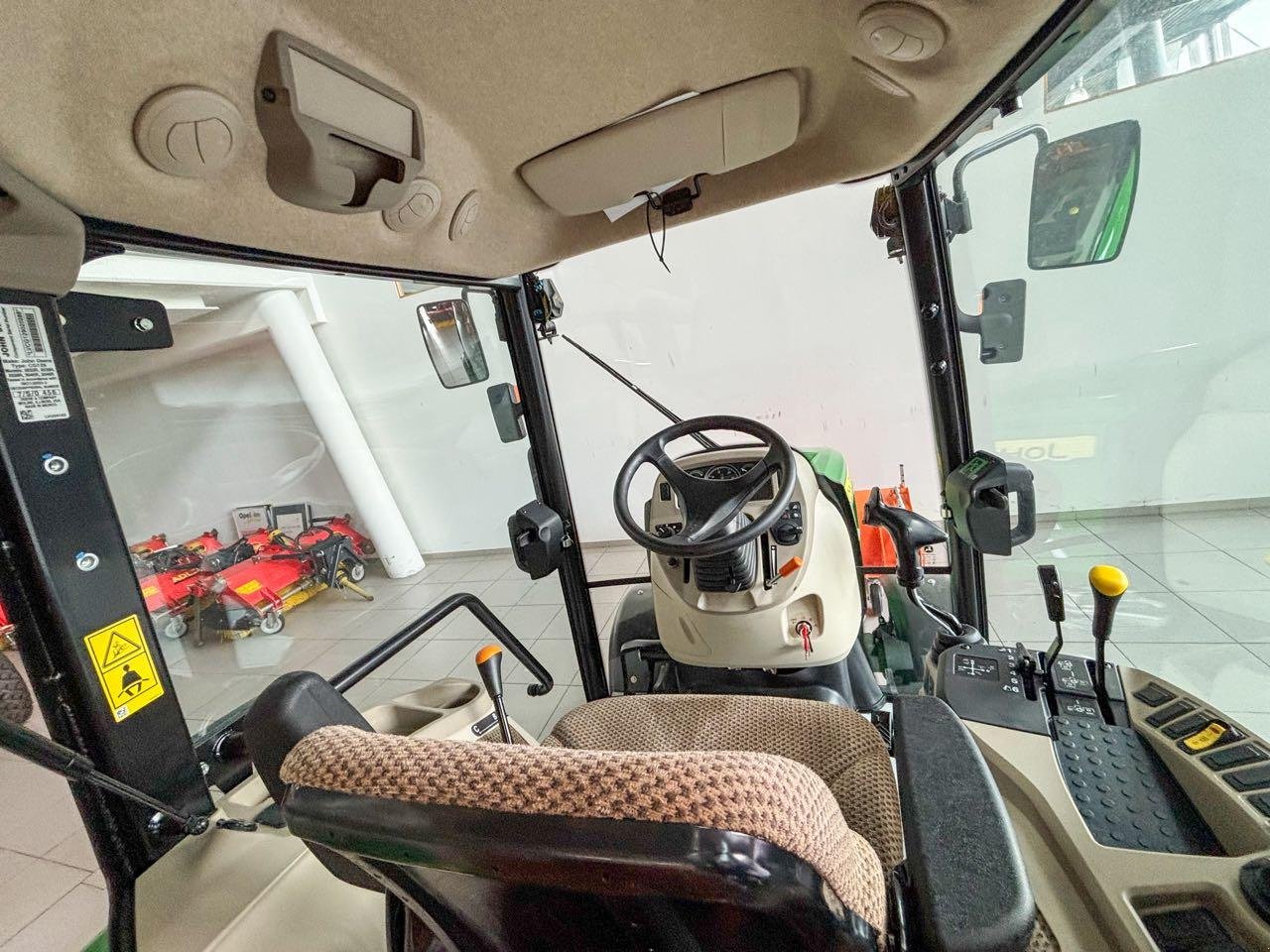 Kommunaltraktor des Typs John Deere 3046R, Gebrauchtmaschine in Beckum (Bild 11)