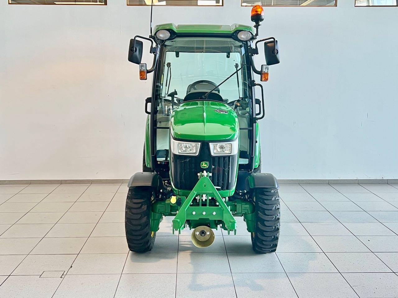 Kommunaltraktor tip John Deere 3046R, Gebrauchtmaschine in Neubeckum (Poză 3)