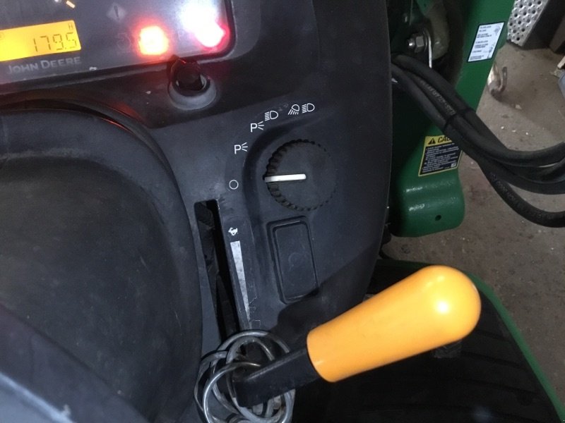 Kommunaltraktor typu John Deere 3320 MY11, Gebrauchtmaschine v Neubrandenburg (Obrázek 11)