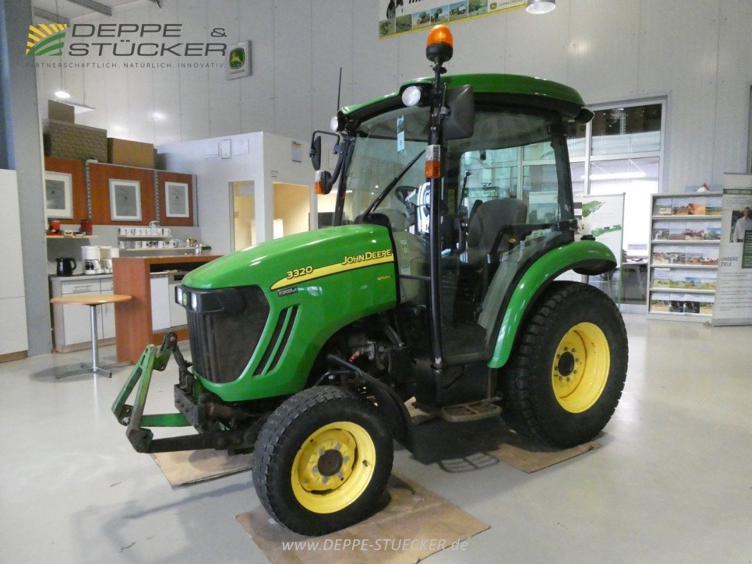Kommunaltraktor del tipo John Deere 3320, Gebrauchtmaschine en Lauterberg/Barbis (Imagen 1)