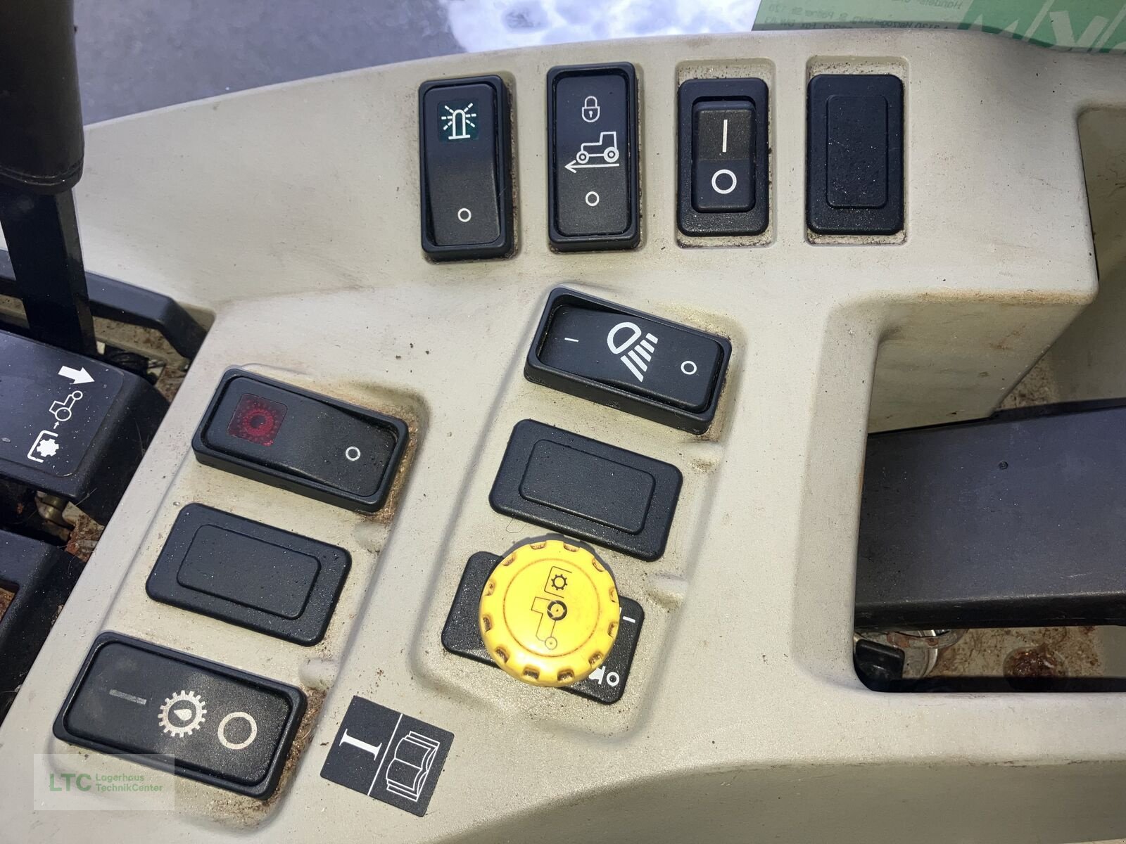 Kommunaltraktor of the type John Deere 3320, Gebrauchtmaschine in Redlham (Picture 30)