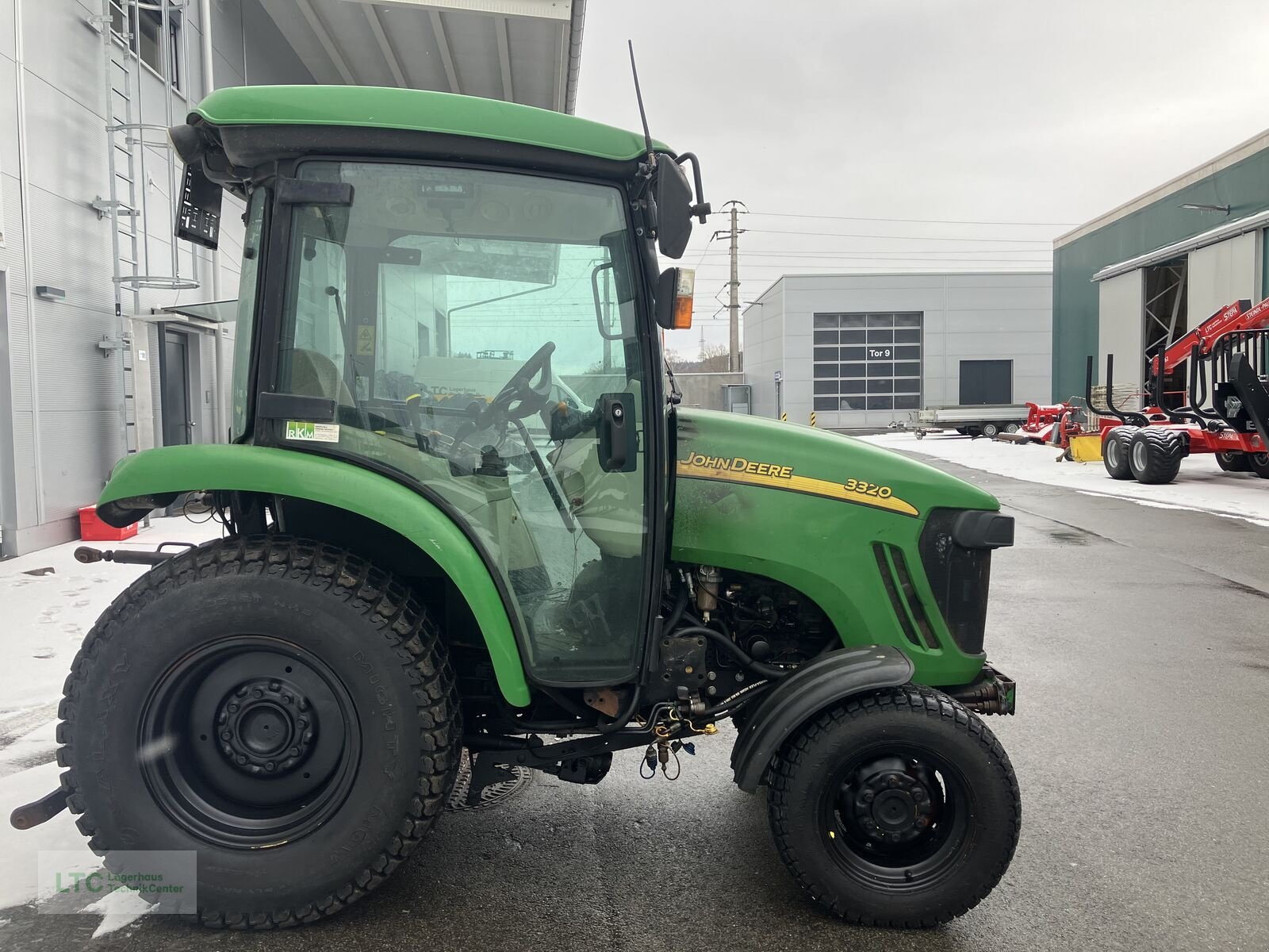 Kommunaltraktor of the type John Deere 3320, Gebrauchtmaschine in Redlham (Picture 8)