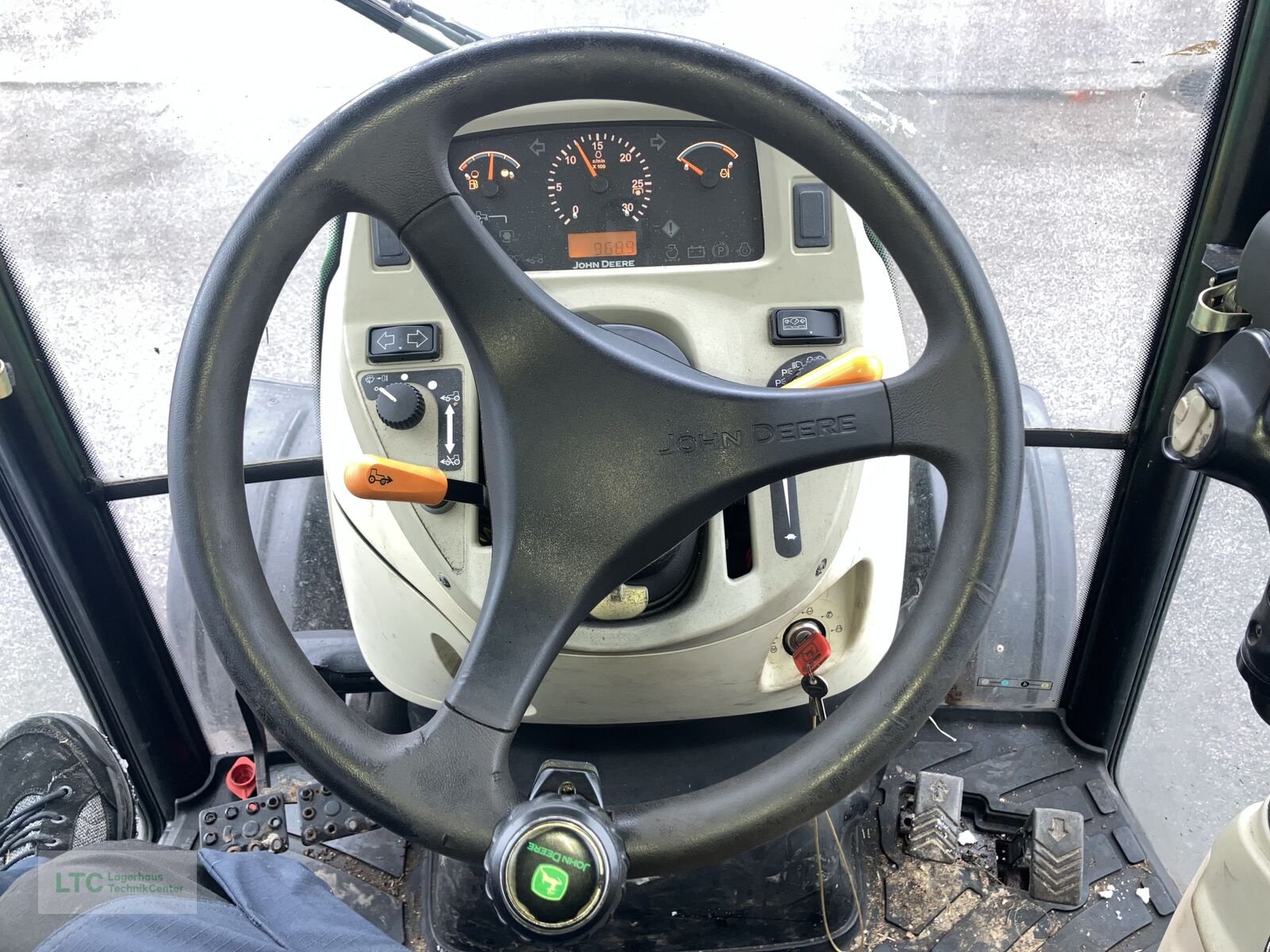 Kommunaltraktor of the type John Deere 3320, Gebrauchtmaschine in Redlham (Picture 11)