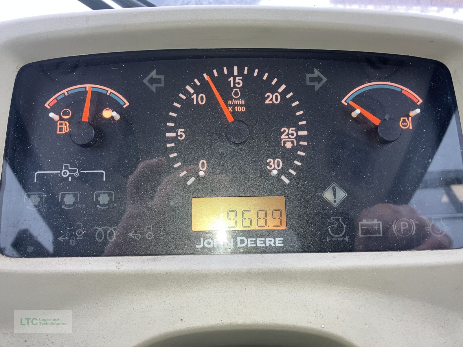 Kommunaltraktor of the type John Deere 3320, Gebrauchtmaschine in Redlham (Picture 12)