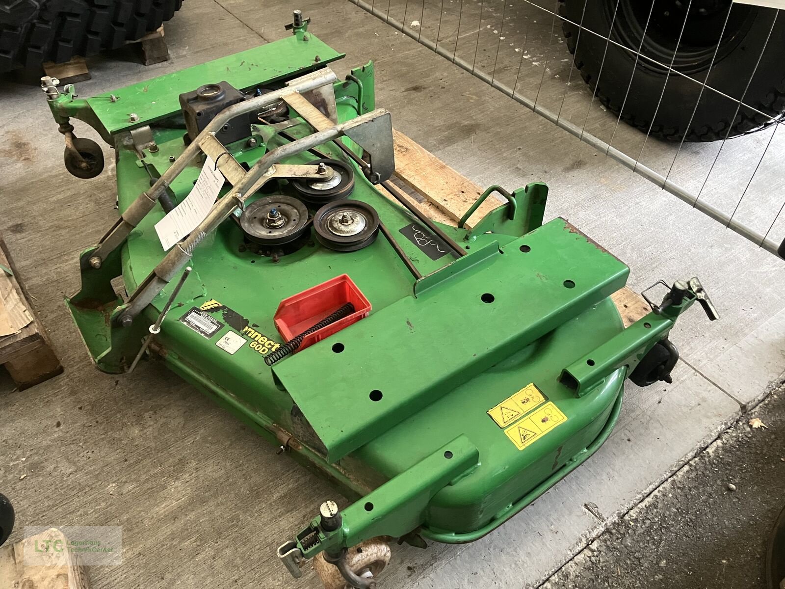 Kommunaltraktor of the type John Deere 3320, Gebrauchtmaschine in Redlham (Picture 26)