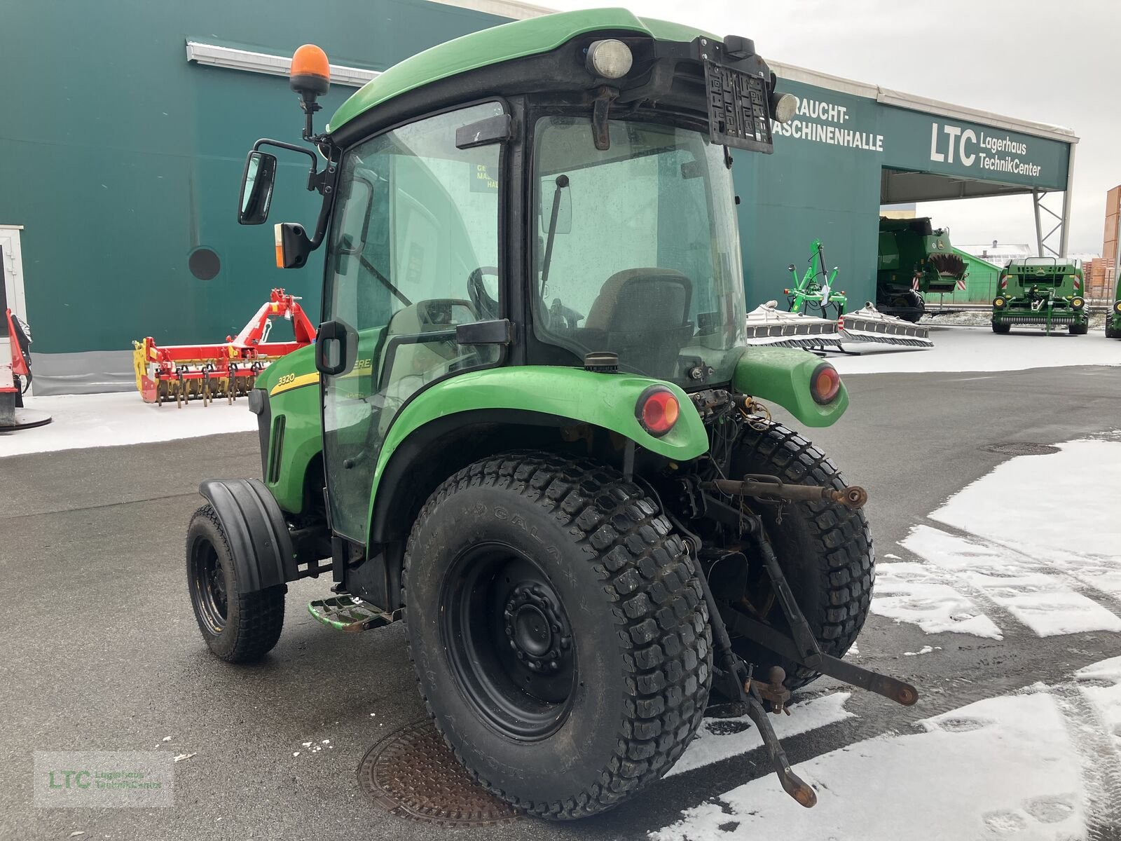 Kommunaltraktor of the type John Deere 3320, Gebrauchtmaschine in Redlham (Picture 4)