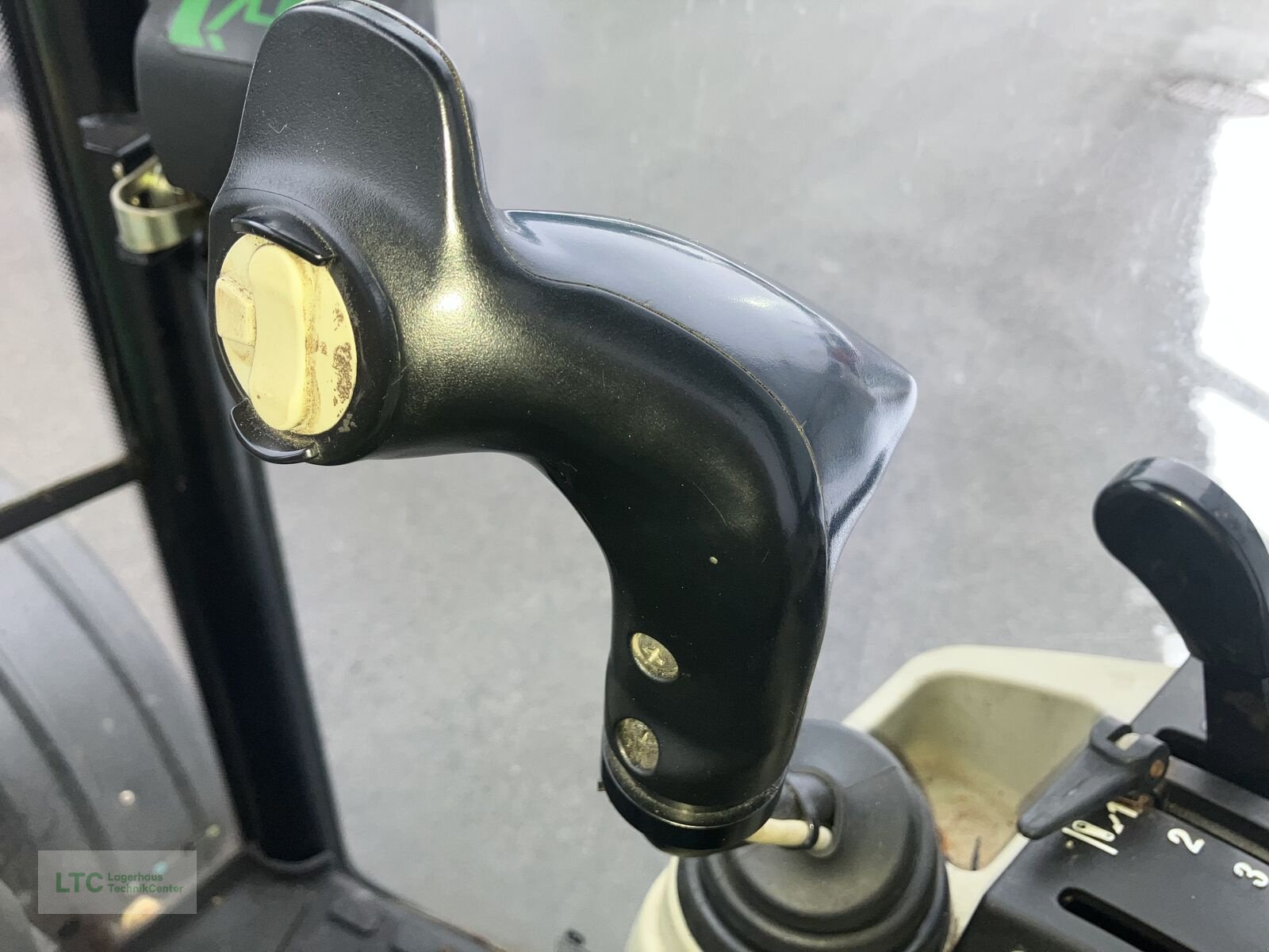 Kommunaltraktor of the type John Deere 3320, Gebrauchtmaschine in Redlham (Picture 25)