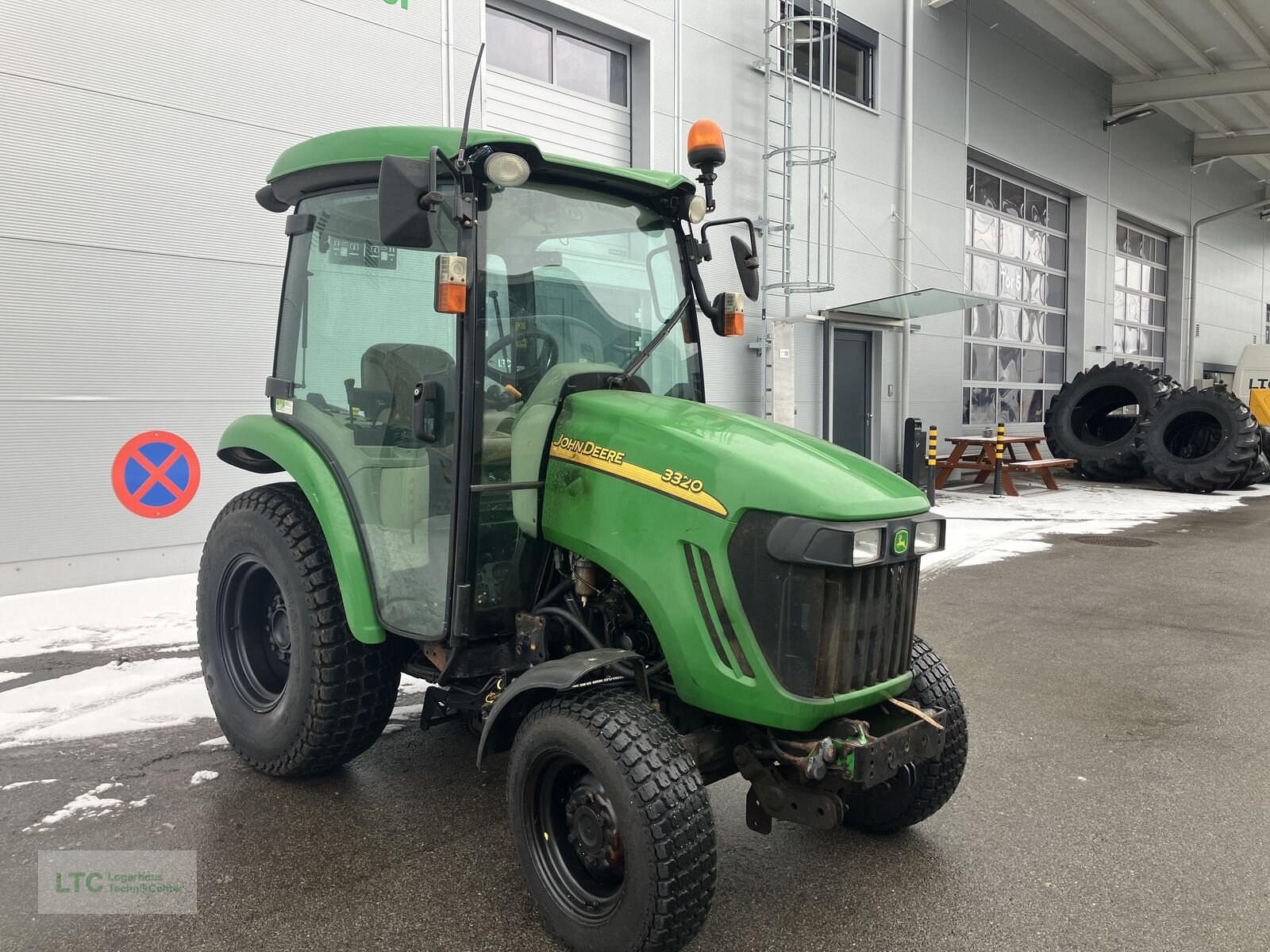 Kommunaltraktor of the type John Deere 3320, Gebrauchtmaschine in Redlham (Picture 2)