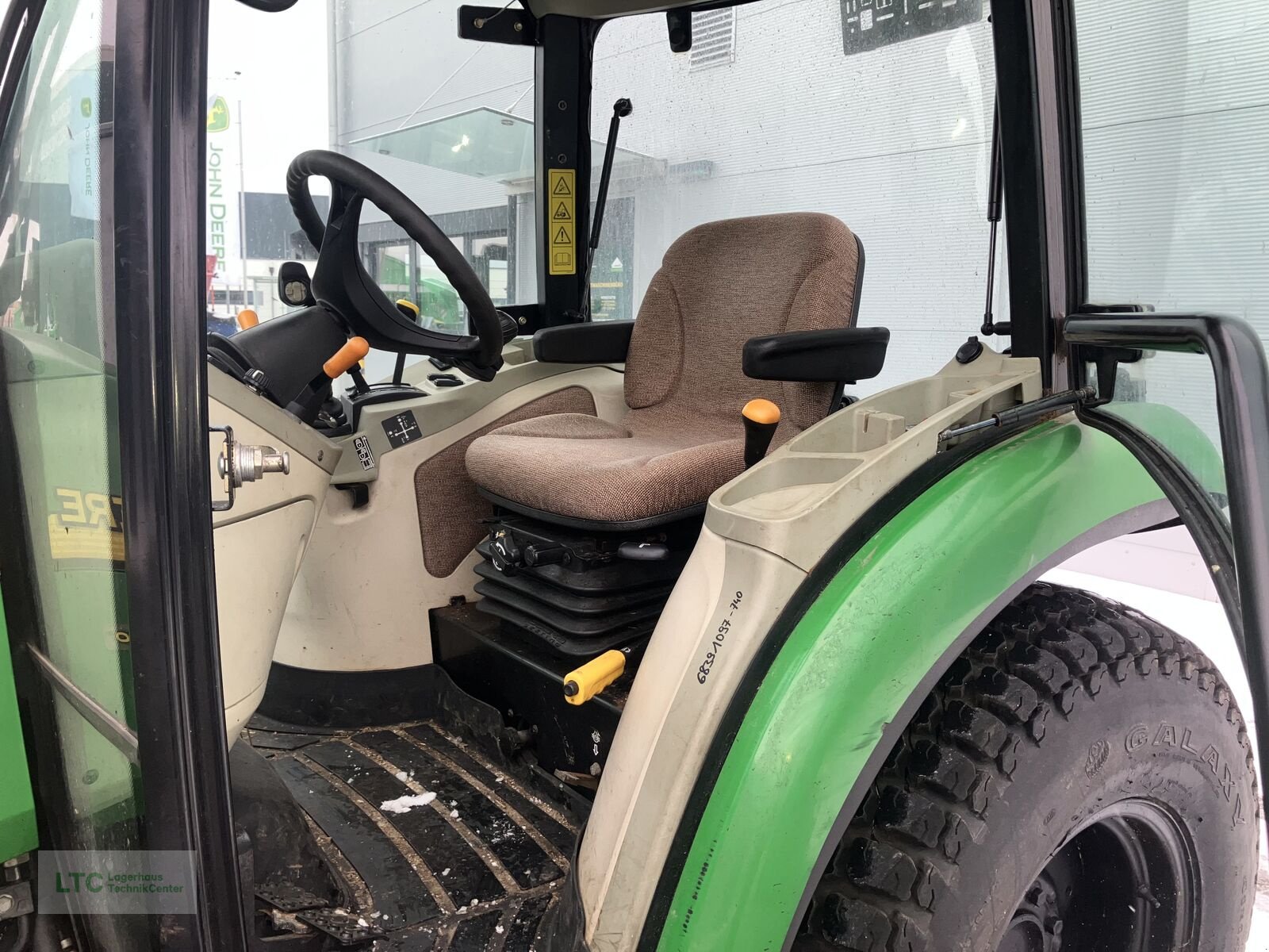 Kommunaltraktor of the type John Deere 3320, Gebrauchtmaschine in Redlham (Picture 5)