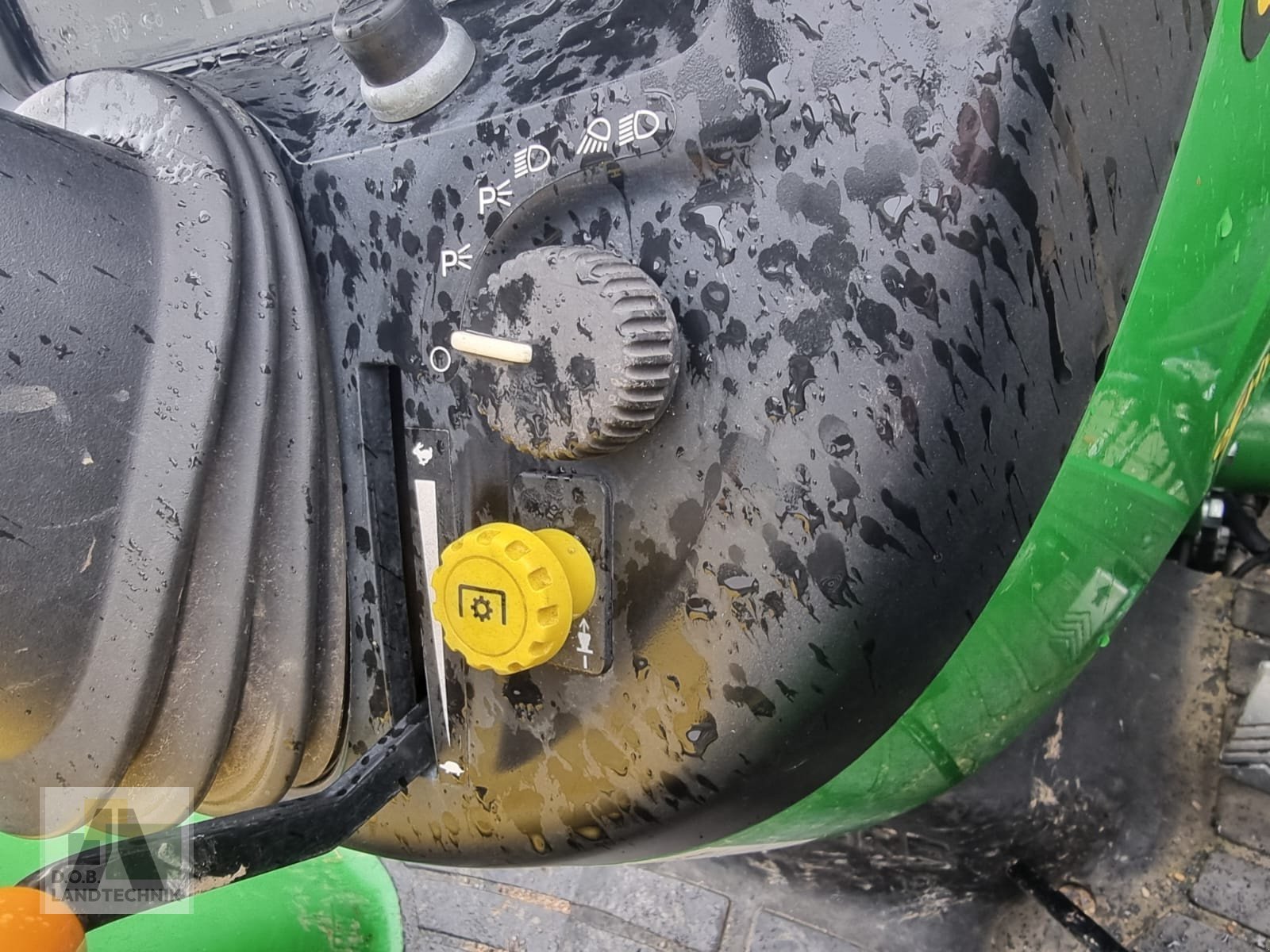 Kommunaltraktor tip John Deere 3520 e-hydro, Gebrauchtmaschine in Regensburg (Poză 13)