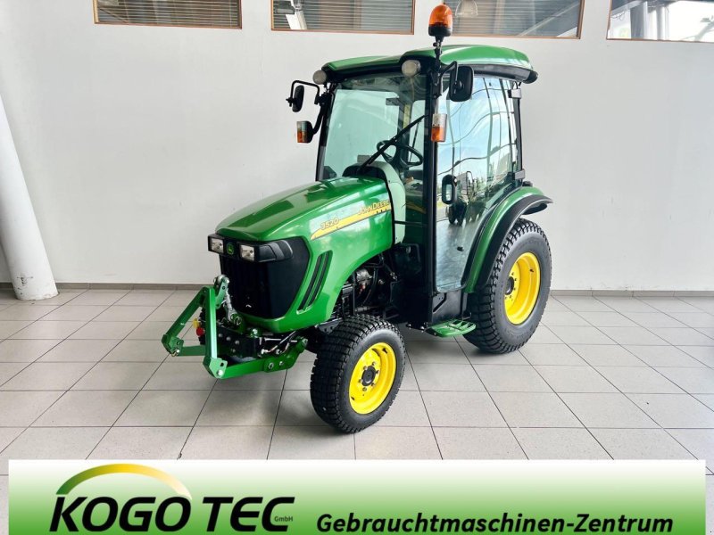 Kommunaltraktor typu John Deere 3520, Gebrauchtmaschine v Beckum