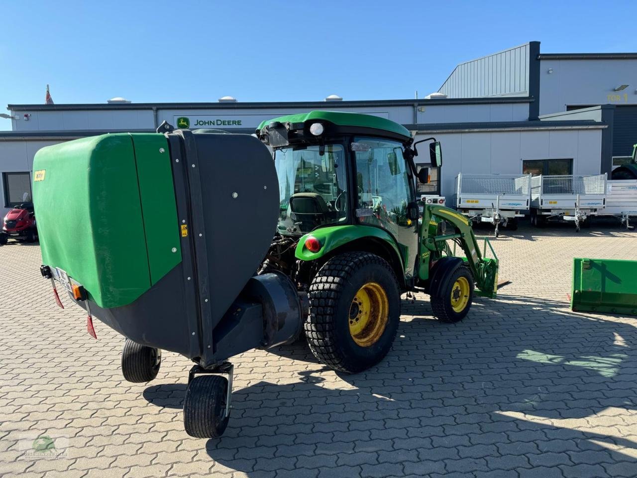 Kommunaltraktor des Typs John Deere 3720, Gebrauchtmaschine in Steinwiesen (Bild 4)