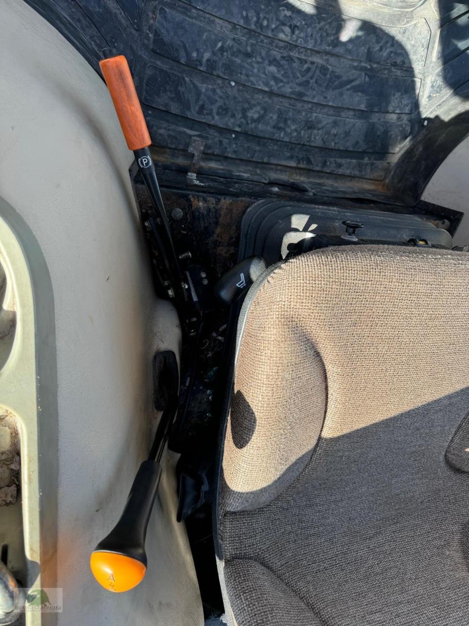 Kommunaltraktor des Typs John Deere 3720, Gebrauchtmaschine in Steinwiesen (Bild 13)