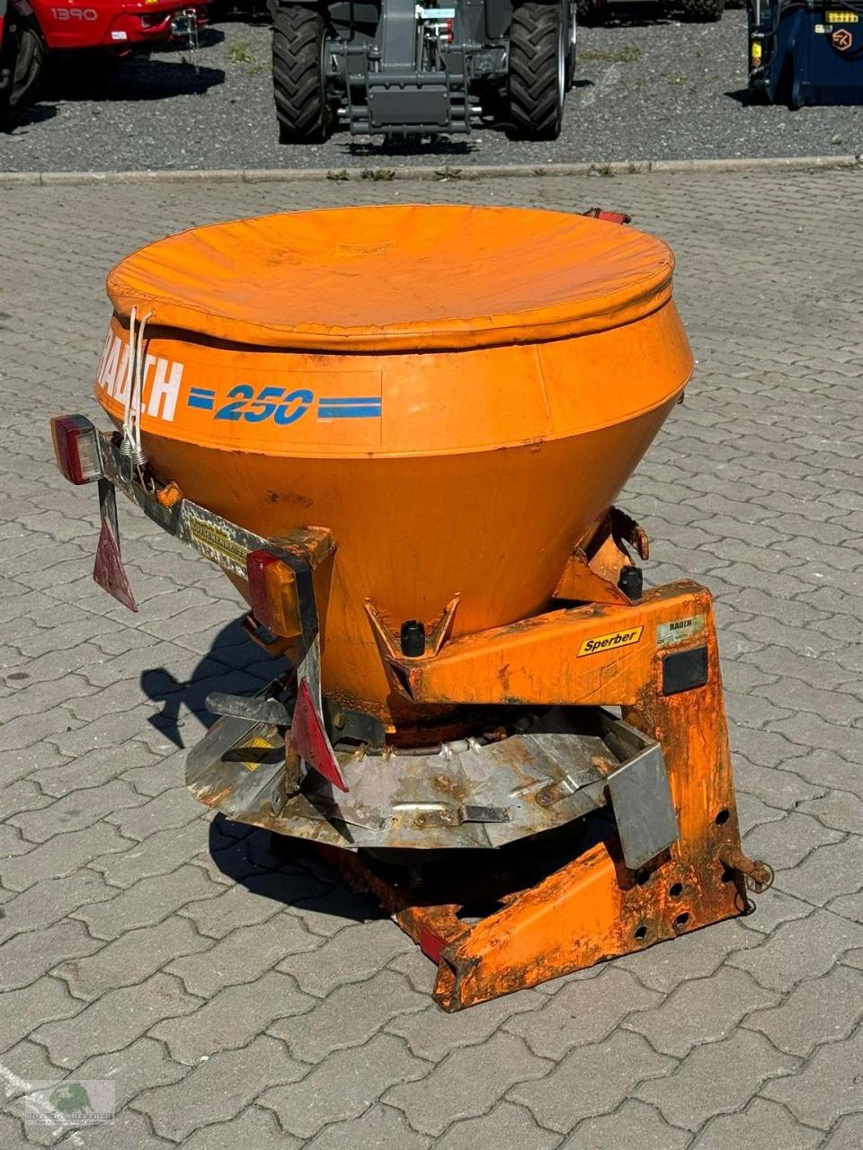 Kommunaltraktor des Typs John Deere 3720, Gebrauchtmaschine in Steinwiesen (Bild 21)