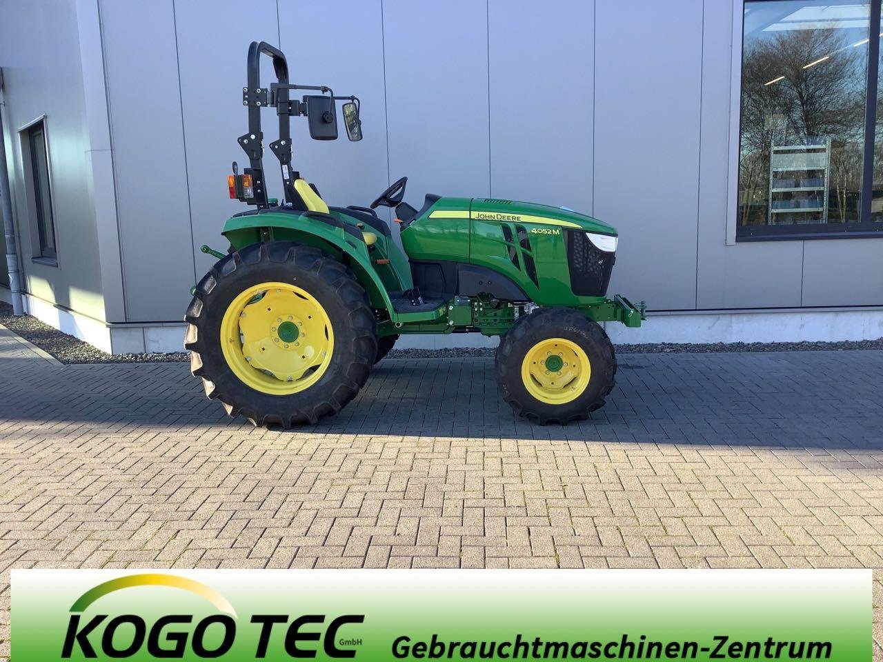 Kommunaltraktor typu John Deere 4052M, Neumaschine v Beckum (Obrázek 1)