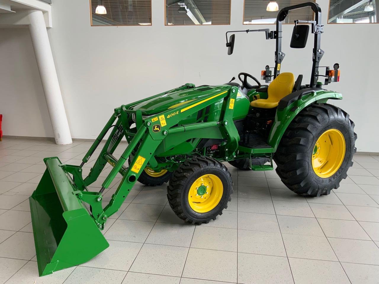 Kommunaltraktor des Typs John Deere 4052M, Gebrauchtmaschine in Neubeckum (Bild 2)