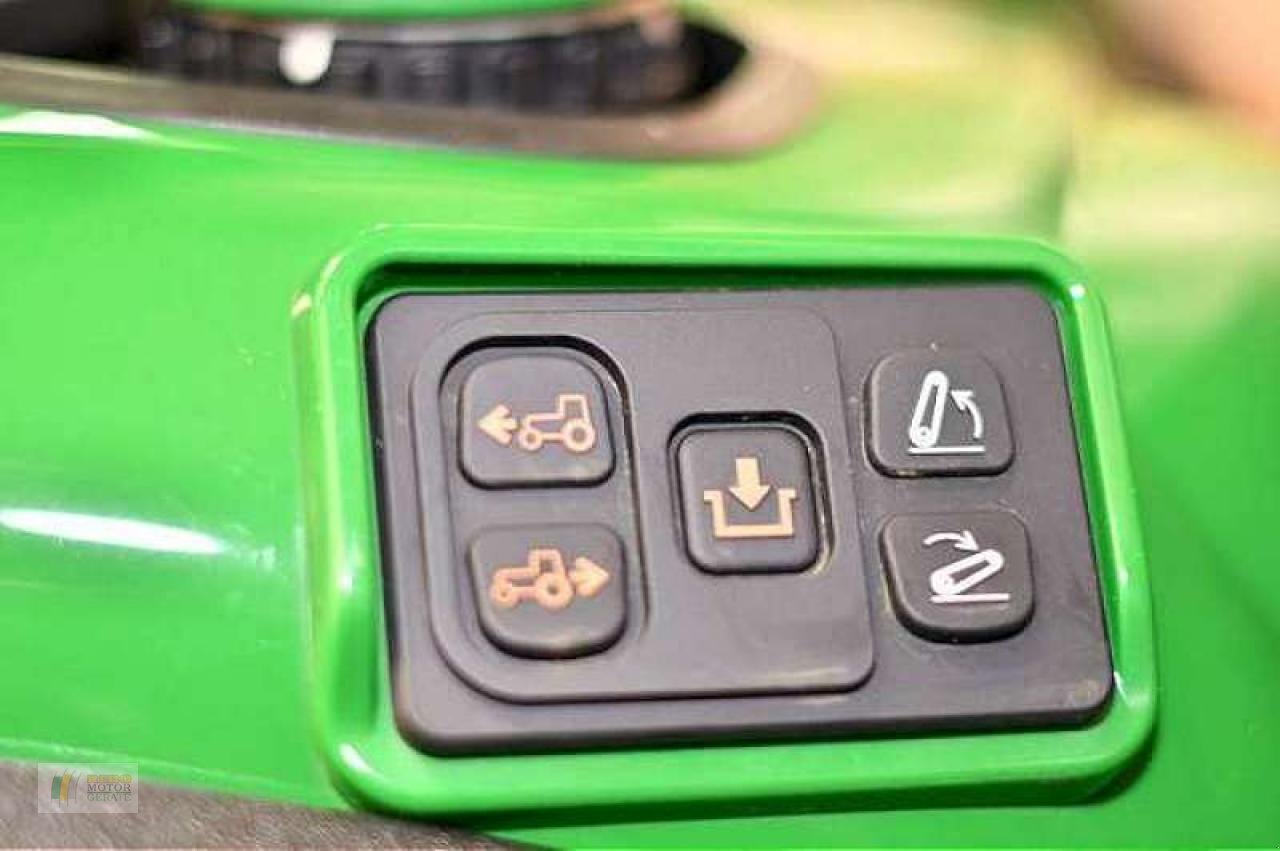 Kommunaltraktor des Typs John Deere 4052R TRAKTOR, Neumaschine in Cloppenburg (Bild 5)