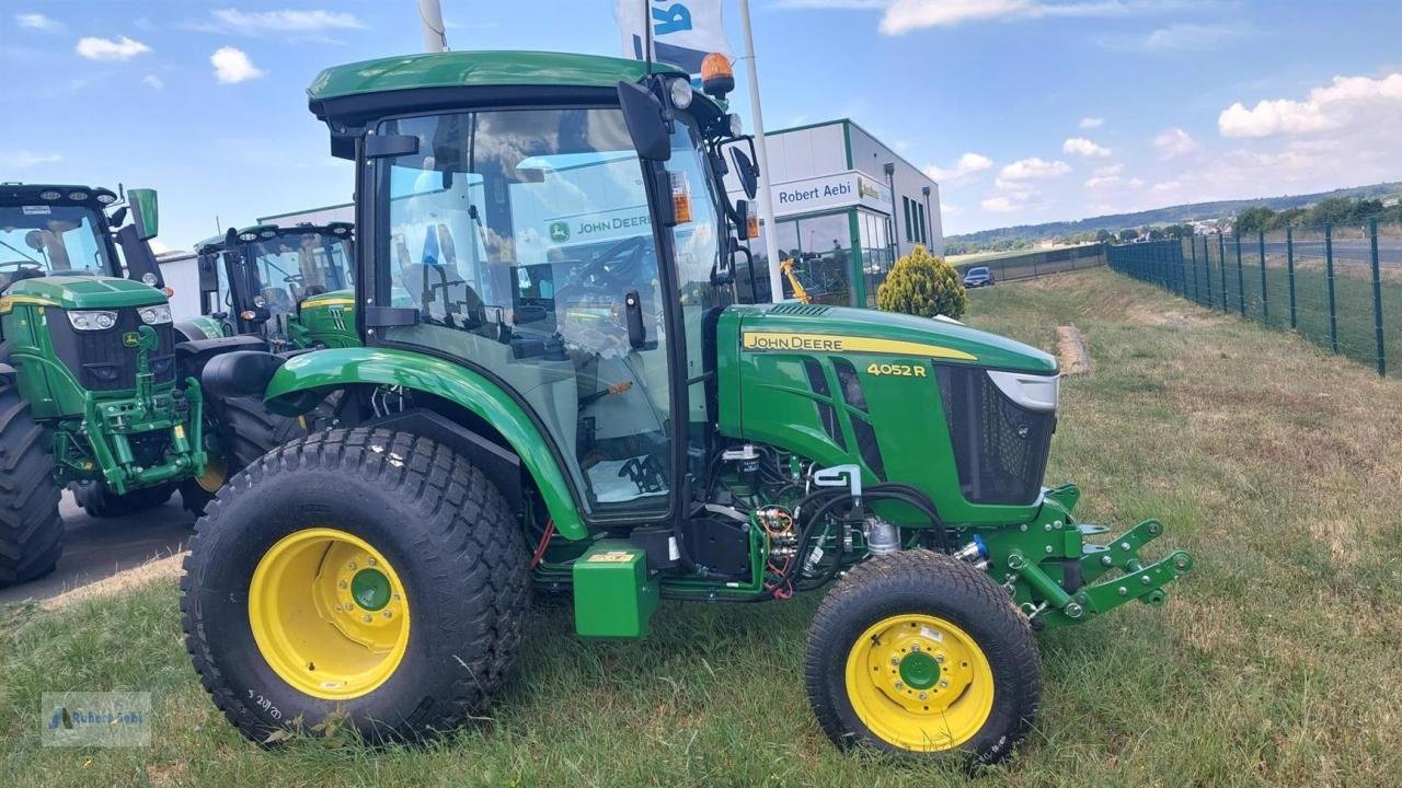 Kommunaltraktor des Typs John Deere 4052R, Neumaschine in Wittlich (Bild 4)