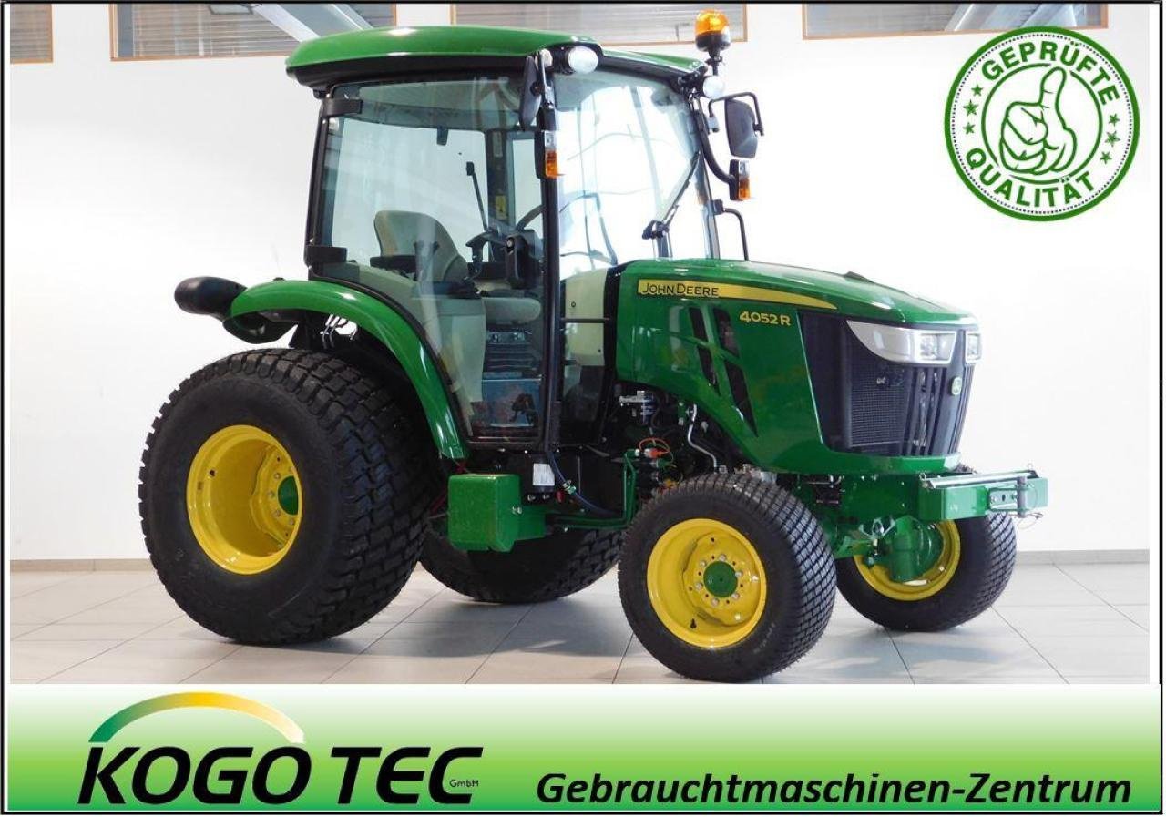 Kommunaltraktor des Typs John Deere 4052R, Neumaschine in Beckum (Bild 1)