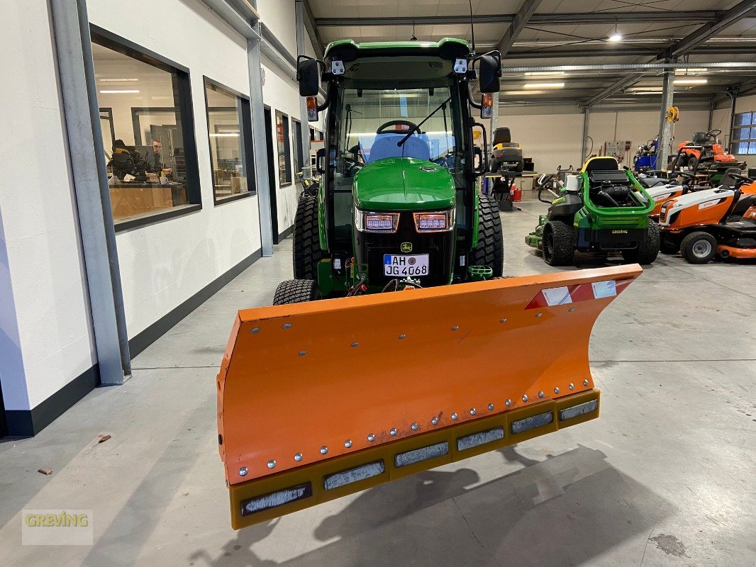 Kommunaltraktor du type John Deere 4066 Inkl. Schneeschild & Salzstreuer, Neumaschine en Ahaus (Photo 3)