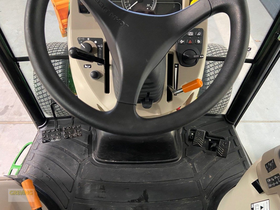 Kommunaltraktor du type John Deere 4066 Inkl. Schneeschild & Salzstreuer, Neumaschine en Ahaus (Photo 10)