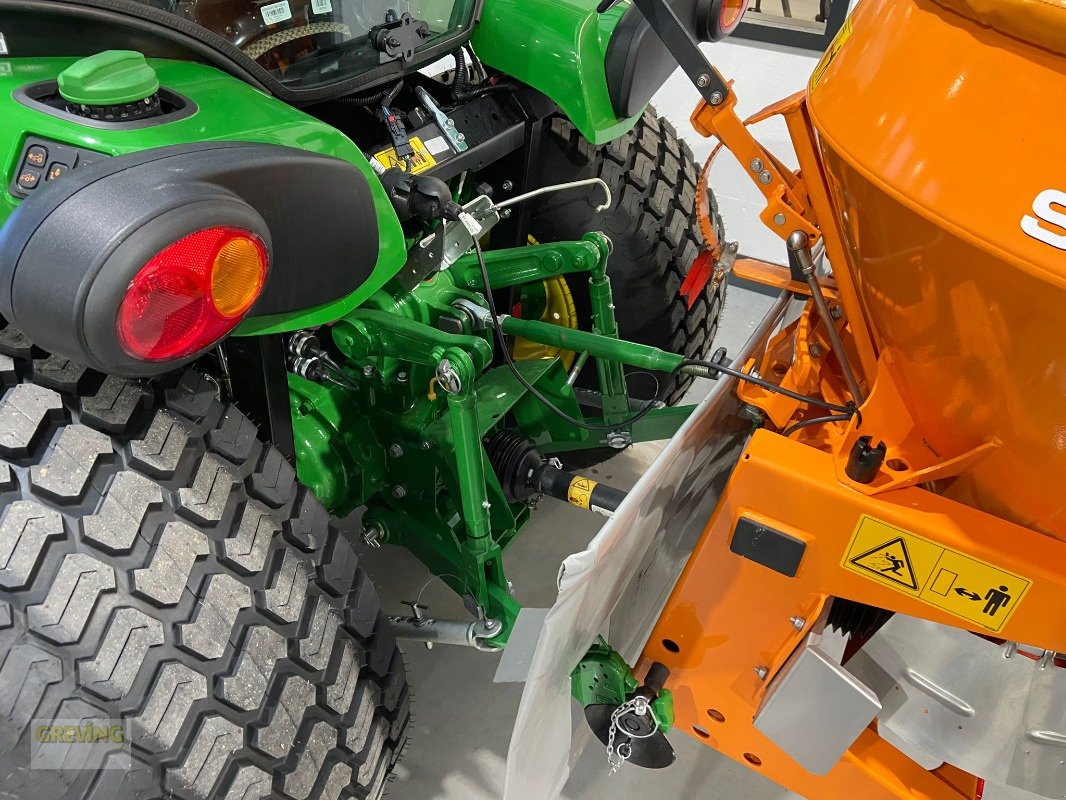 Kommunaltraktor du type John Deere 4066 Inkl. Schneeschild & Salzstreuer, Neumaschine en Ahaus (Photo 20)