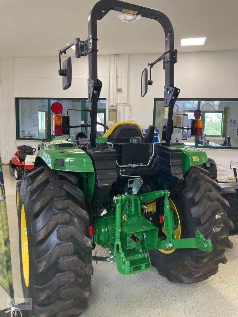 Kommunaltraktor des Typs John Deere 4066M Aktion, Gebrauchtmaschine in Hillesheim (Bild 4)