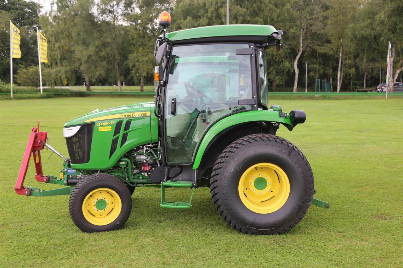 Kommunaltraktor typu John Deere 4066R, Gebrauchtmaschine v Alt Duvenstedt (Obrázek 2)