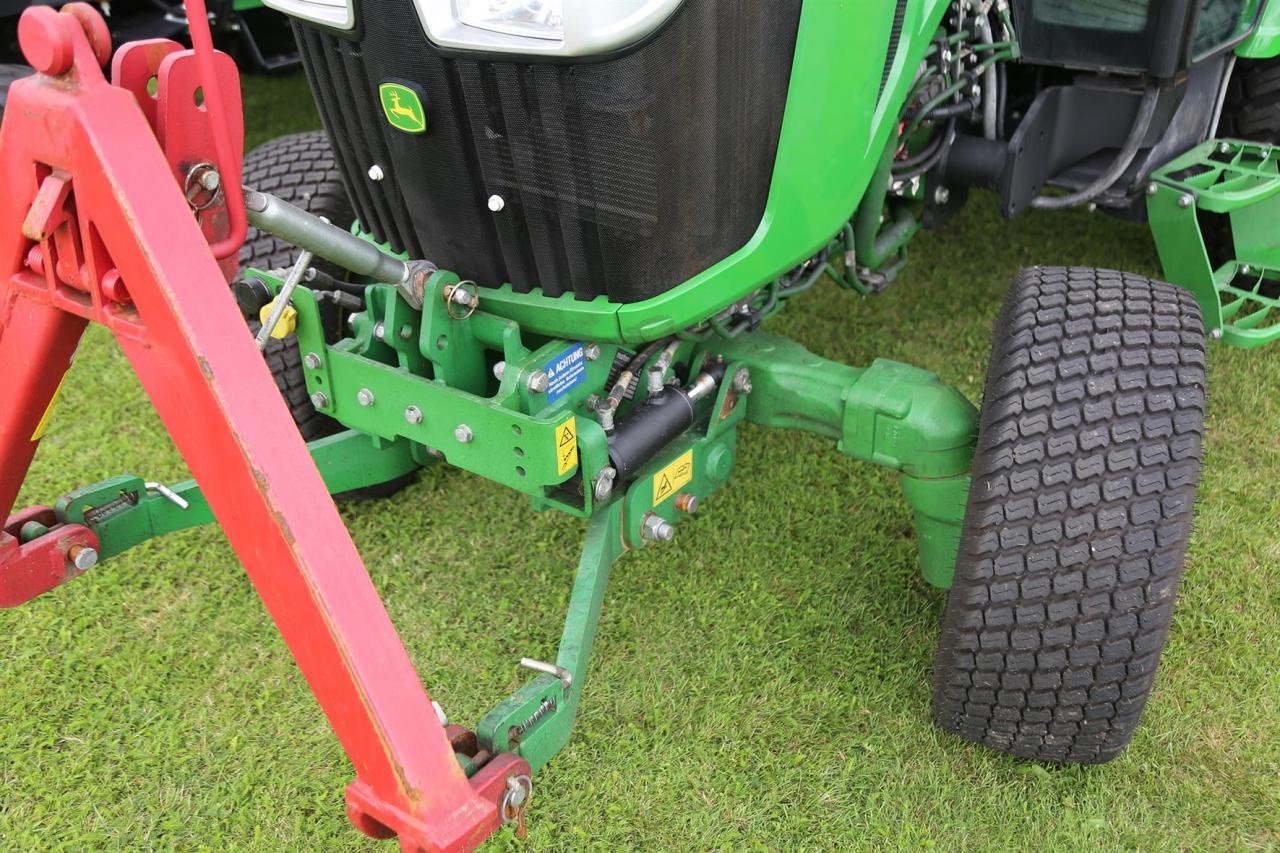 Kommunaltraktor typu John Deere 4066R, Gebrauchtmaschine v Alt Duvenstedt (Obrázek 3)