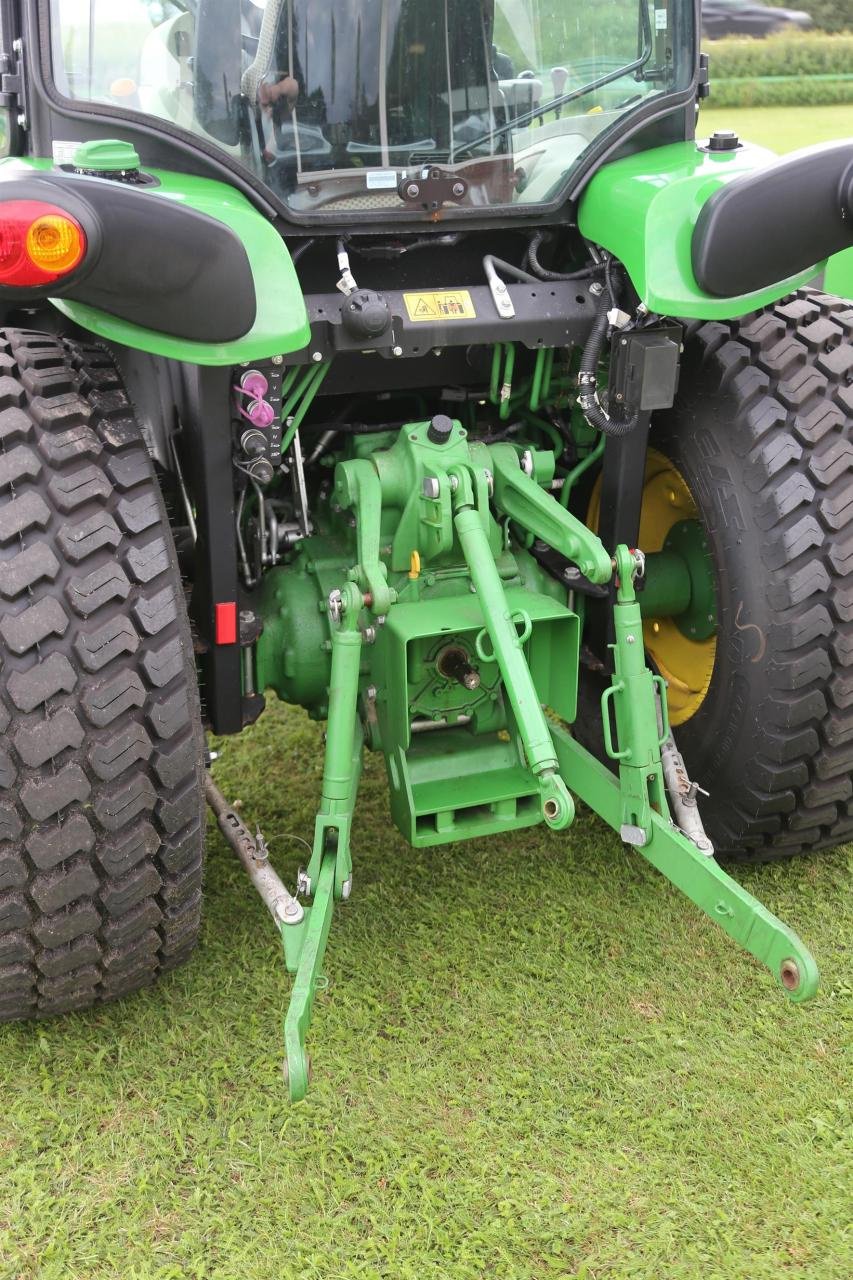 Kommunaltraktor typu John Deere 4066R, Gebrauchtmaschine v Alt Duvenstedt (Obrázek 4)