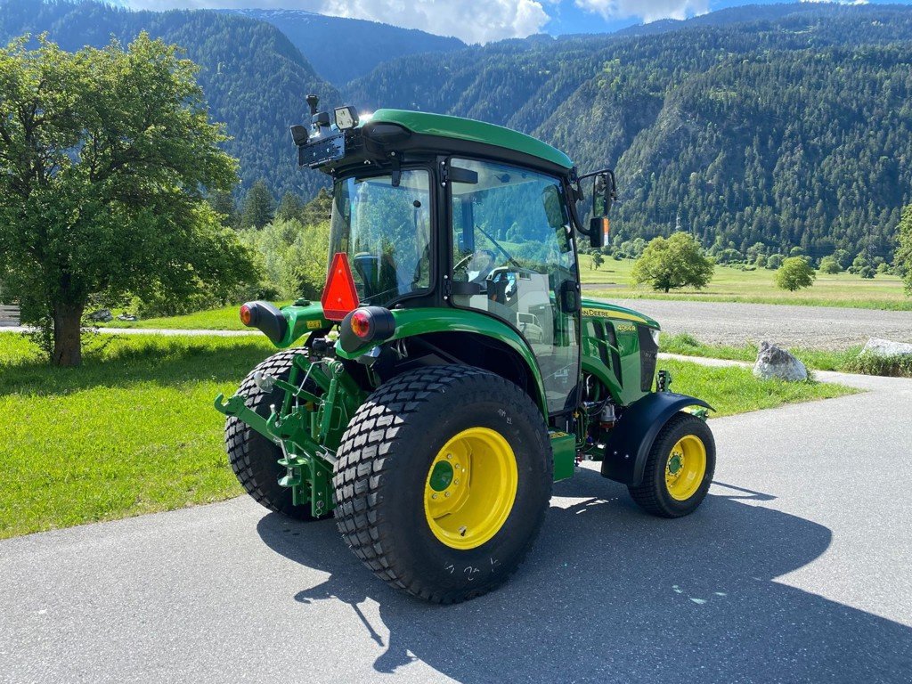 Kommunaltraktor типа John Deere 4066R, Ausstellungsmaschine в Regensdorf (Фотография 2)