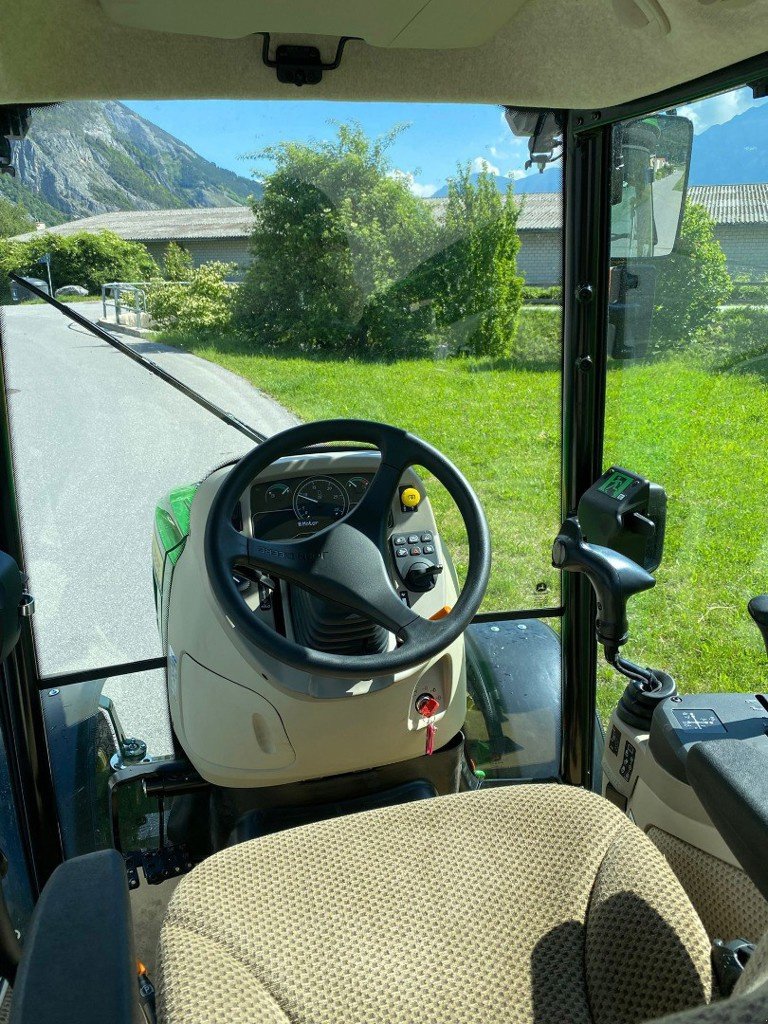 Kommunaltraktor типа John Deere 4066R, Ausstellungsmaschine в Regensdorf (Фотография 3)