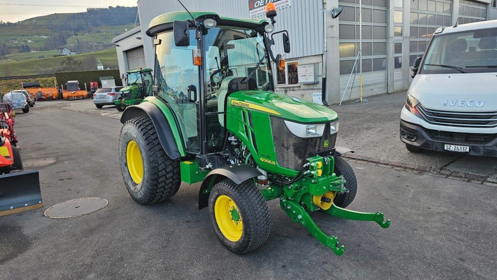 Kommunaltraktor des Typs John Deere 4066R, Gebrauchtmaschine in Altendorf (Bild 1)