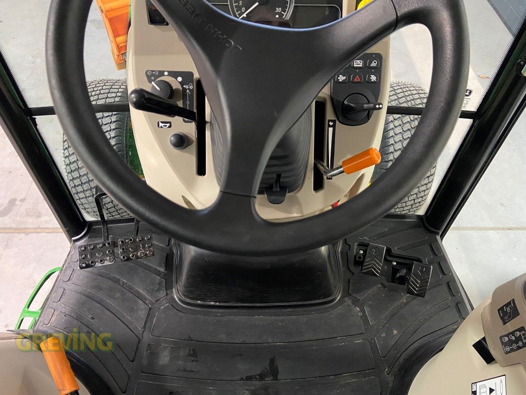 Kommunaltraktor typu John Deere 4066R, Neumaschine v Wesseling-Berzdorf (Obrázek 17)