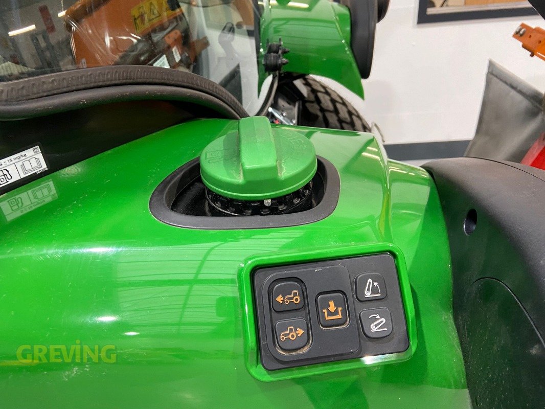 Kommunaltraktor typu John Deere 4066R, Neumaschine v Wesseling-Berzdorf (Obrázek 25)