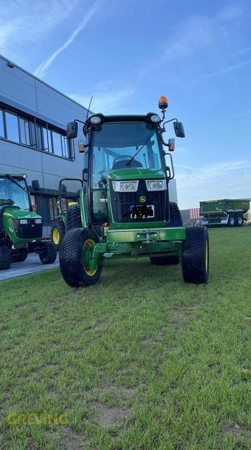 Kommunaltraktor des Typs John Deere 4066R, Neumaschine in Wesseling-Berzdorf (Bild 4)