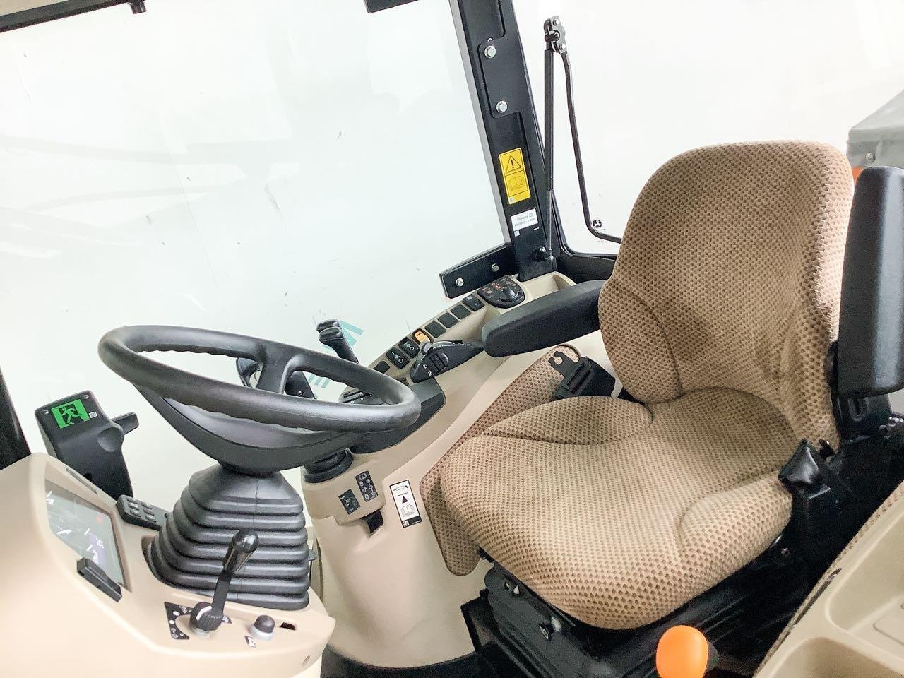 Kommunaltraktor des Typs John Deere 4066R, Mietmaschine in Beckum (Bild 5)