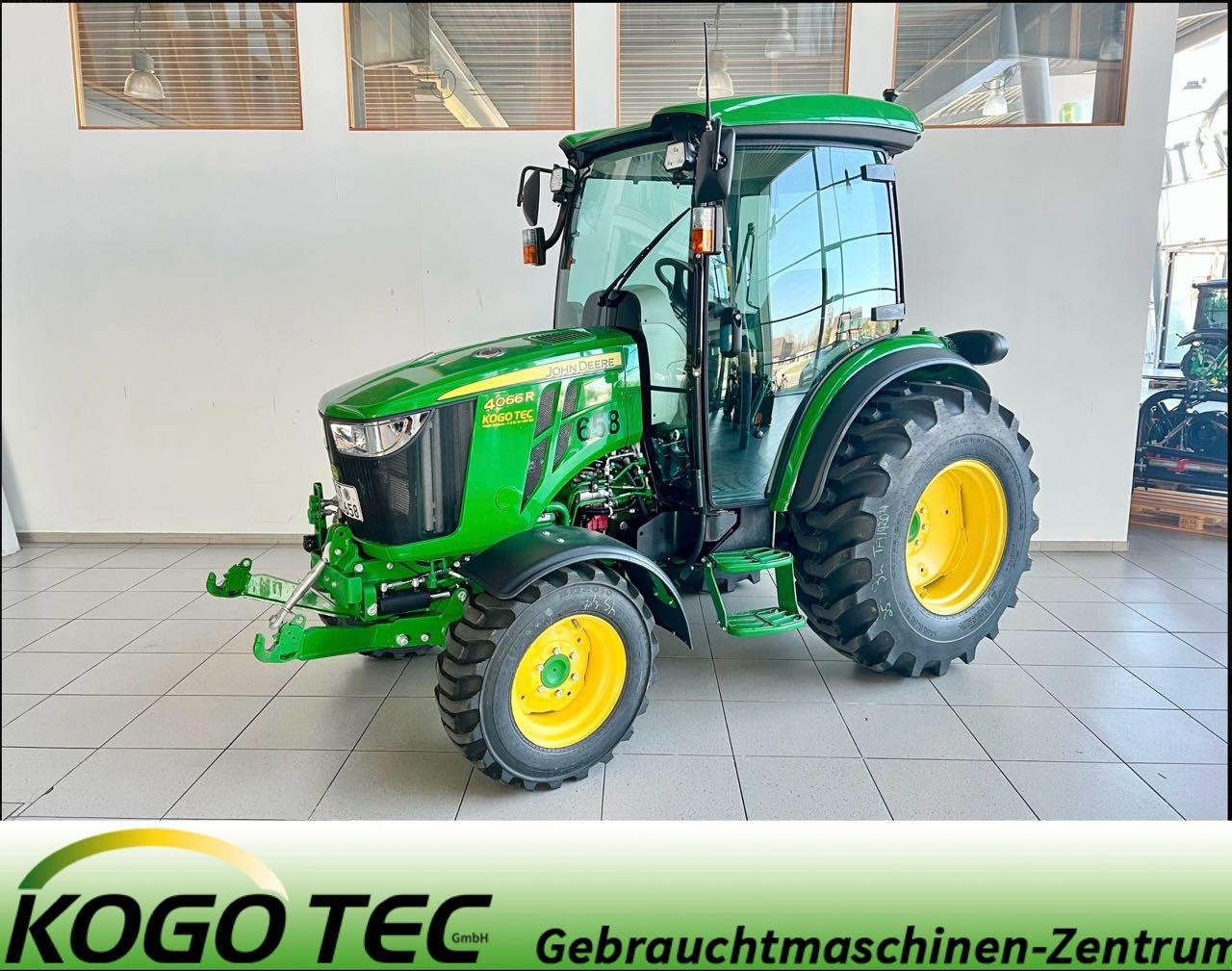 Kommunaltraktor des Typs John Deere 4066R, Mietmaschine in Beckum (Bild 1)