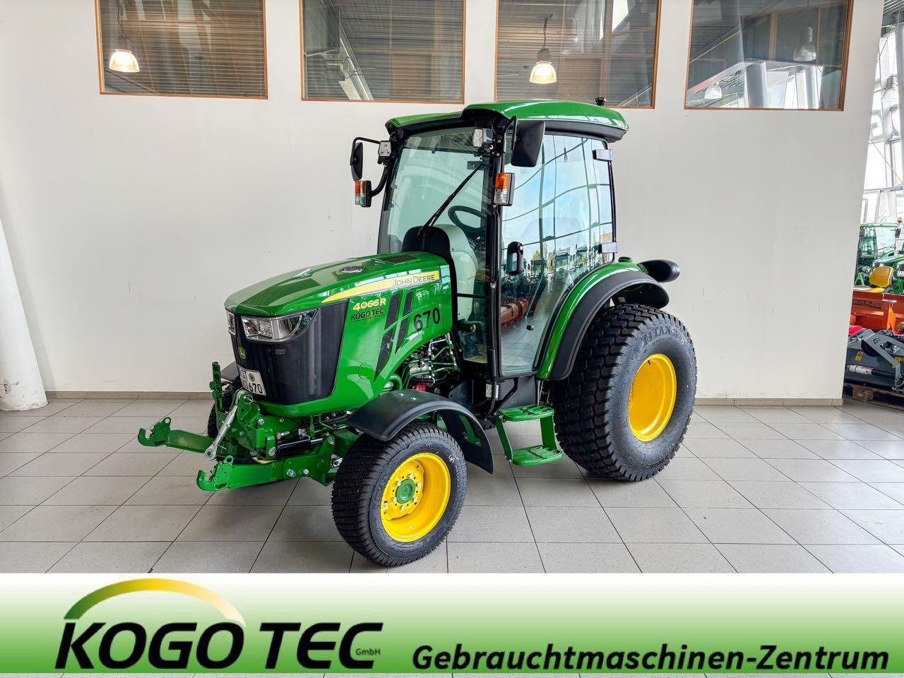 Kommunaltraktor des Typs John Deere 4066R, Gebrauchtmaschine in Beckum (Bild 1)