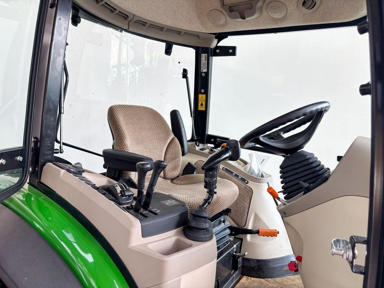 Kommunaltraktor des Typs John Deere 4066R, Gebrauchtmaschine in Beckum (Bild 7)