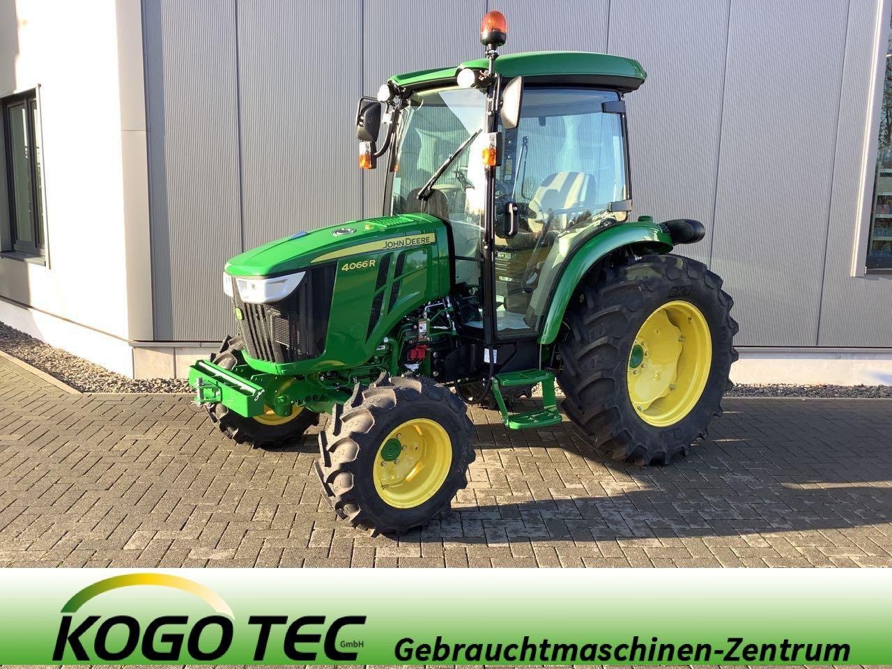 Kommunaltraktor typu John Deere 4066R, Neumaschine v Greven (Obrázek 1)