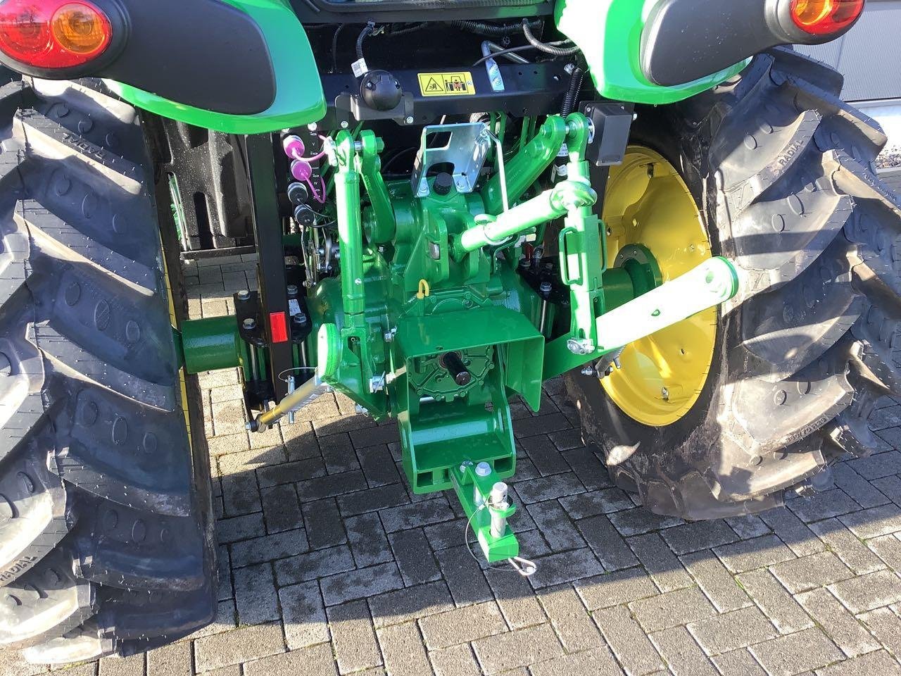 Kommunaltraktor des Typs John Deere 4066R, Neumaschine in Greven (Bild 7)