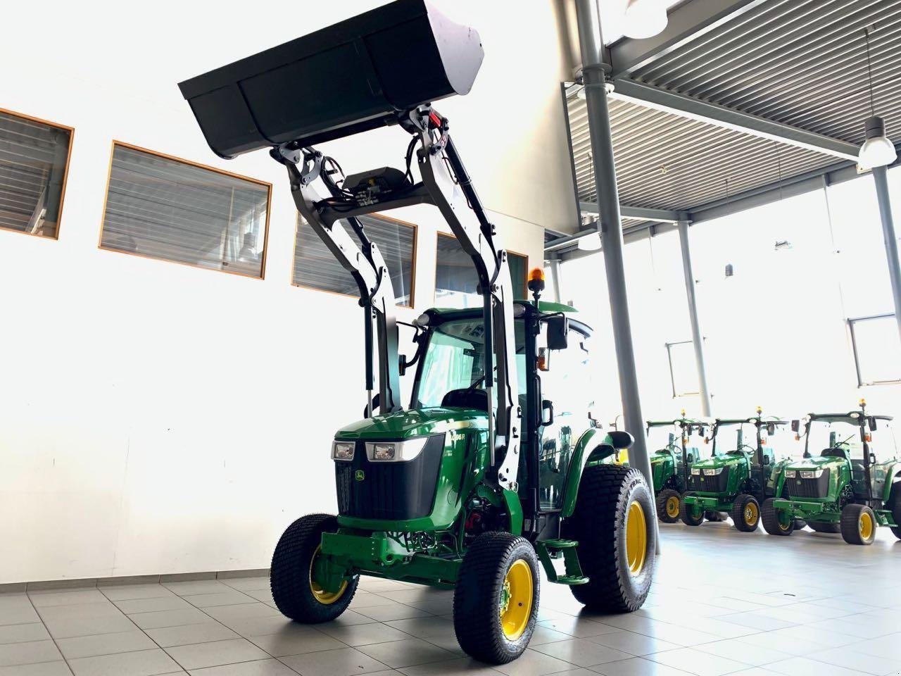 Kommunaltraktor des Typs John Deere 4066R, Gebrauchtmaschine in Neubeckum (Bild 7)