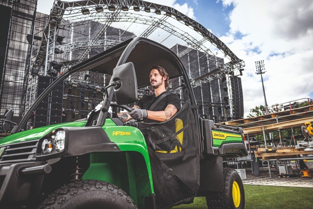 Kommunaltraktor des Typs John Deere HPX 815 E, Ausstellungsmaschine in Regensdorf (Bild 3)