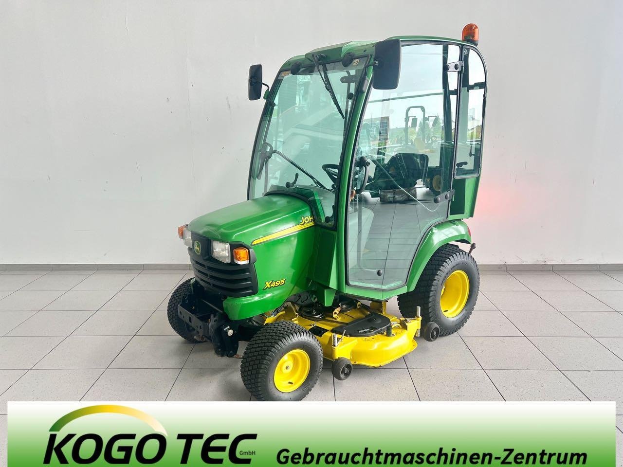 Kommunaltraktor des Typs John Deere X495, Gebrauchtmaschine in Neubeckum (Bild 1)