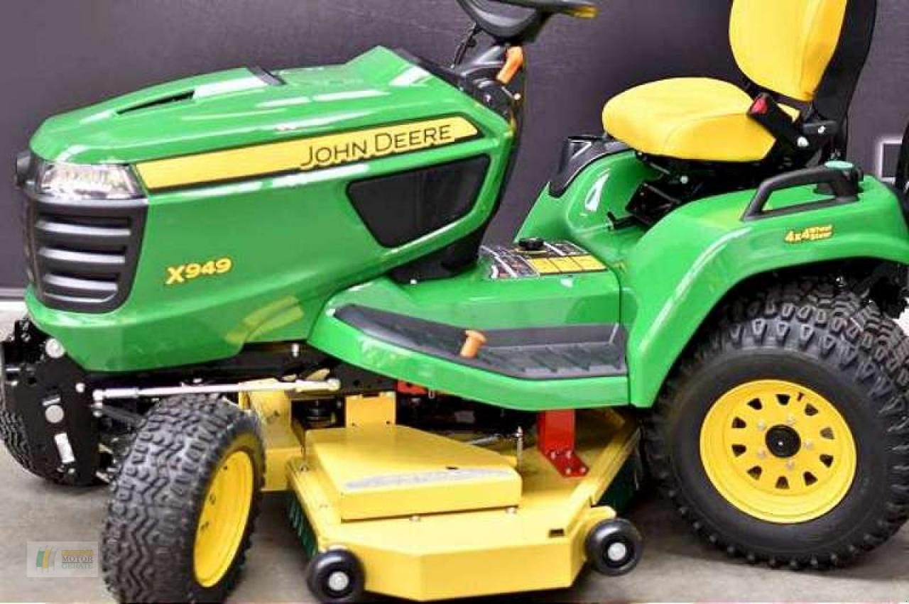Kommunaltraktor des Typs John Deere X949 KOMPAKTTRAKTOR, Neumaschine in Cloppenburg (Bild 1)