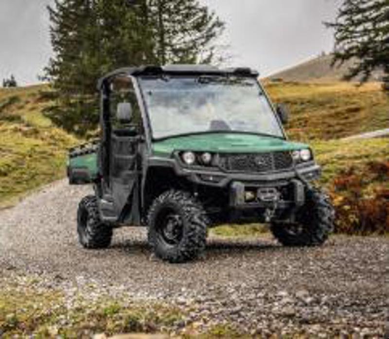 Kommunaltraktor des Typs John Deere XUV875M, Neumaschine in Regensdorf (Bild 4)