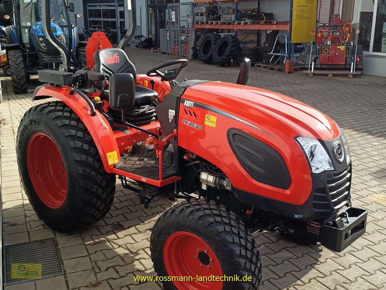 Kommunaltraktor typu Kioti CK3530, Neumaschine v Tegernbach (Obrázek 2)