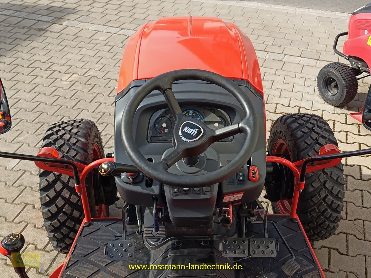 Kommunaltraktor typu Kioti CK3530, Neumaschine v Tegernbach (Obrázek 9)